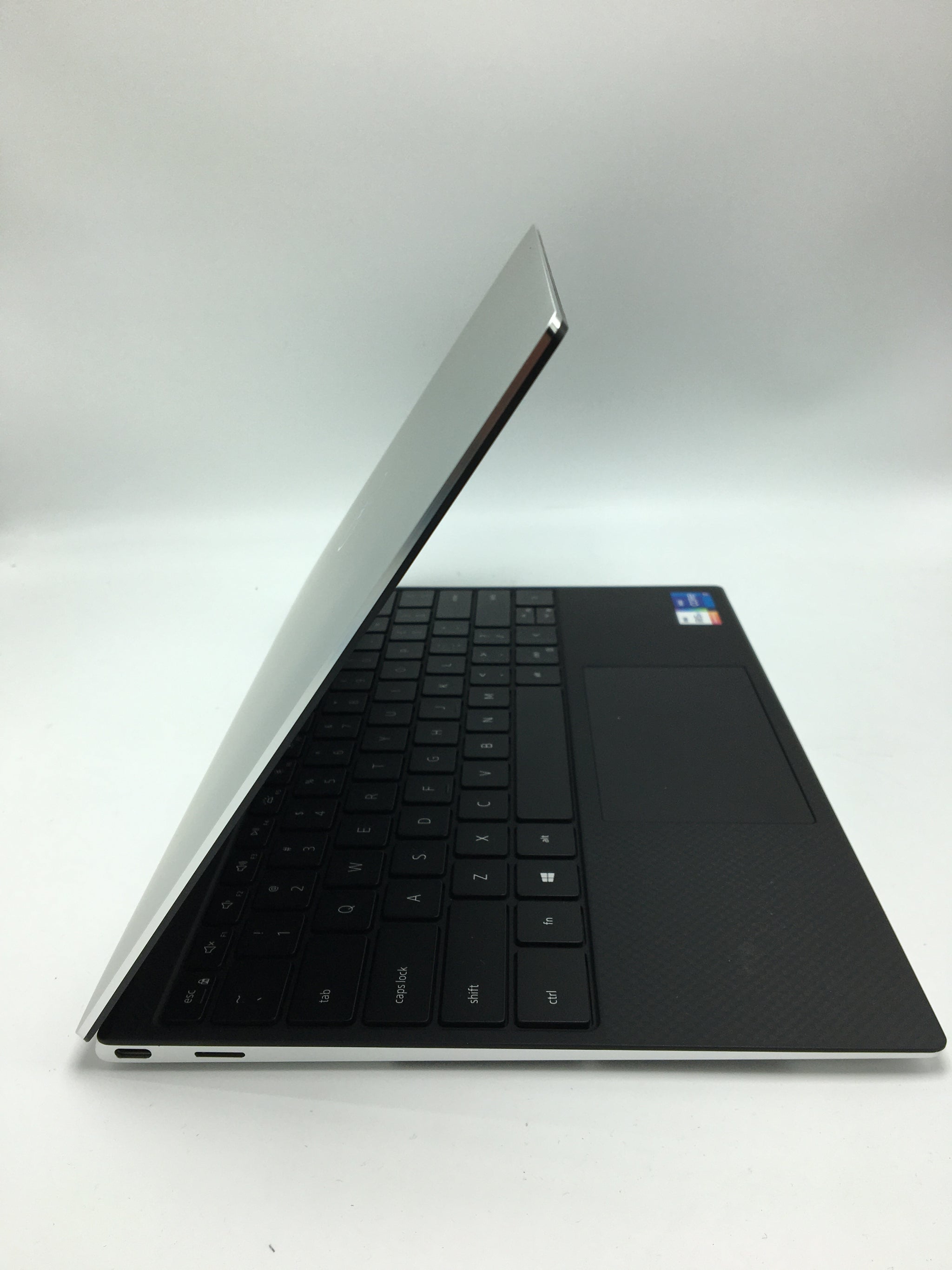 DELL XPS 13- 13.4" UHD - Touch Display w/Webcam - 32gb/1Tb